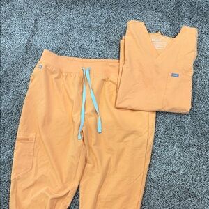Figs Shaka Orange Scrub Set (limited edition color)